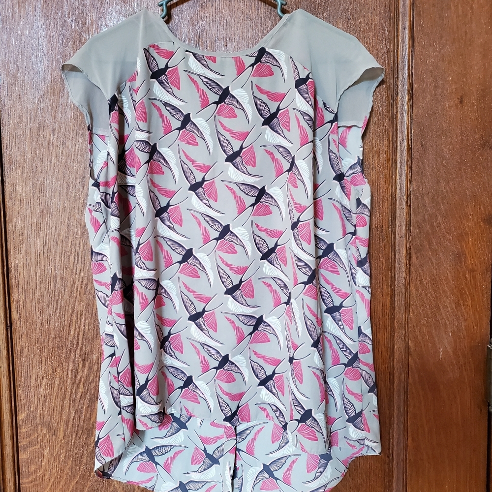 Women's sleeveless blouse